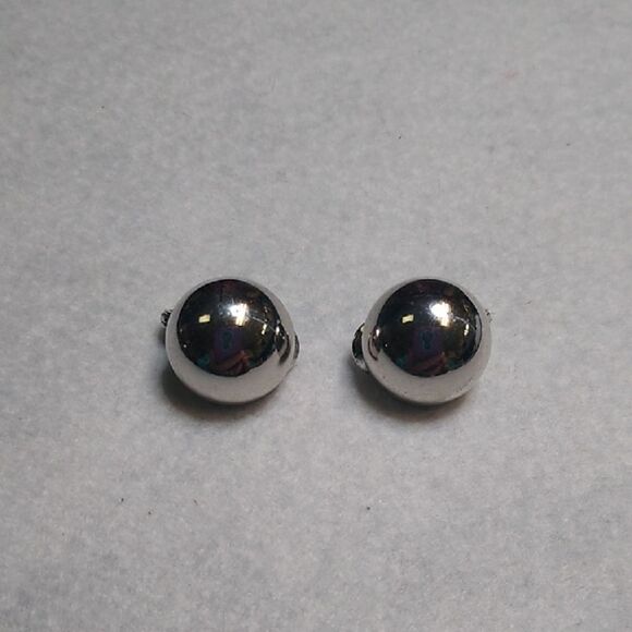 Classic Monet Silver Tone Metal Ball Stud Earrings Cottagecore Grandmacore - Picture 1 of 4